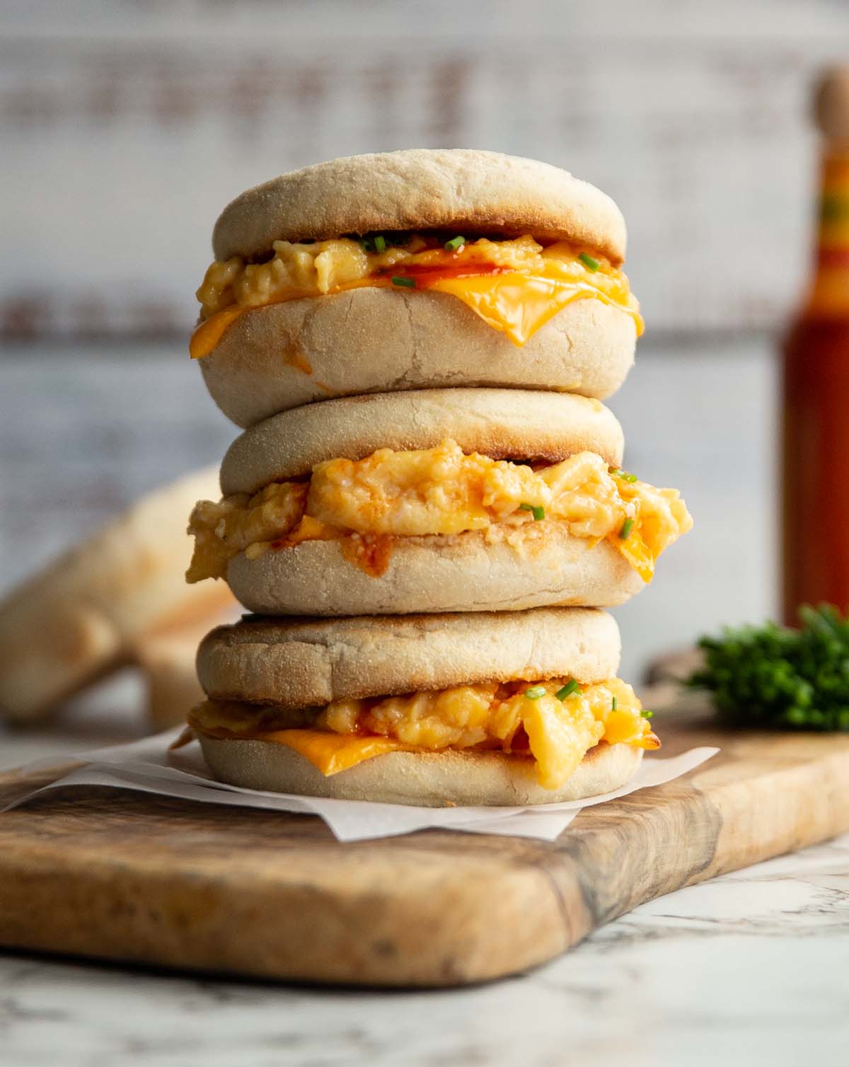 https://somethingaboutsandwiches.com/wp-content/uploads/2021/01/scrambled-egg-sandwich.jpg